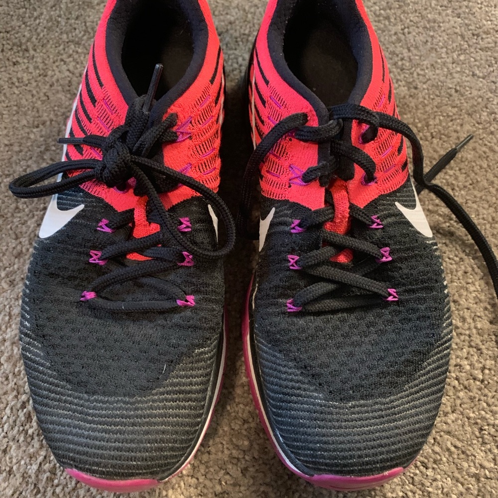 Women’s Nike metcons size 7.5